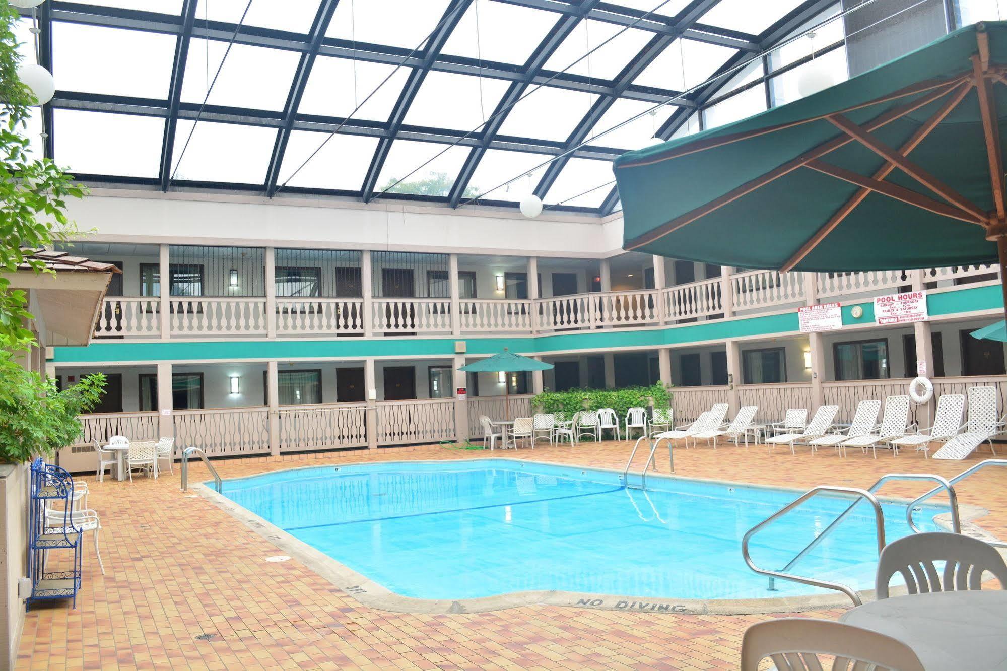 Elk Grove Hotel Elk Grove Village Exterior photo