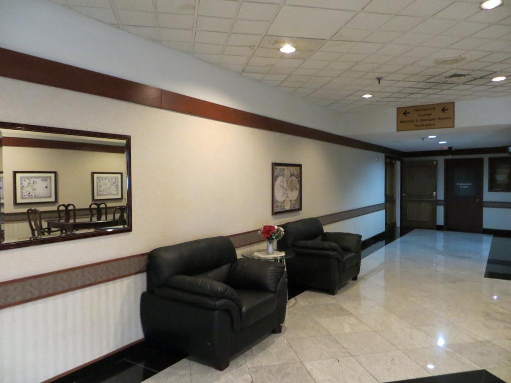 Elk Grove Hotel Elk Grove Village Exterior photo